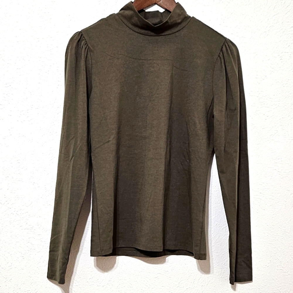 NWT Turtleneck Top - Medium
